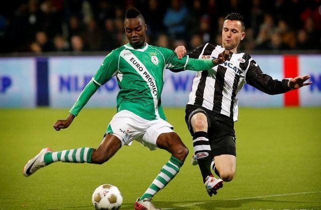 我国武术三女将在对练项目中夺铜牌